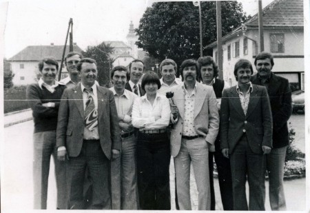 1977 Bild mit Dame! Klassentreffen St.Peter/Wimberg bei Ernst